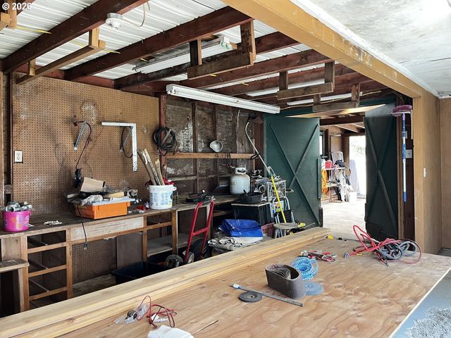 85122 Cedar Dr, Florence, OR 97439