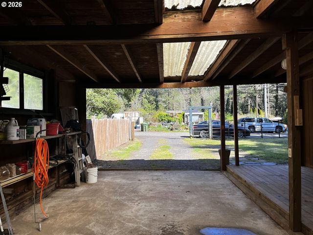 85122 Cedar Dr, Florence, OR 97439