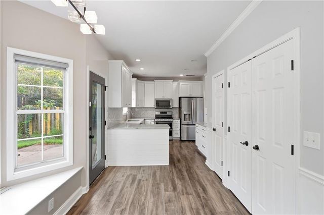 302 Highland Court, Woodstock, GA 30188