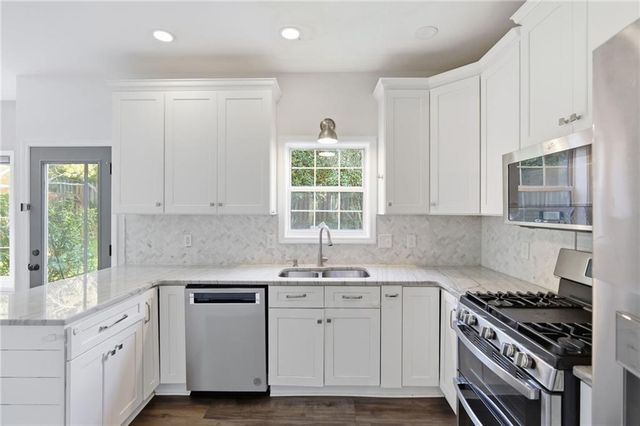 302 Highland Court, Woodstock, GA 30188