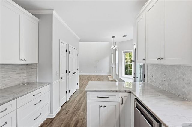 302 Highland Court, Woodstock, GA 30188