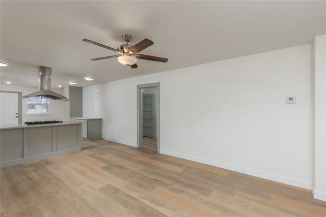 833 W Live Oak Street, Jacksboro, TX 76458