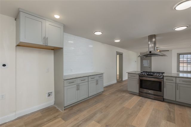 833 W Live Oak Street, Jacksboro, TX 76458