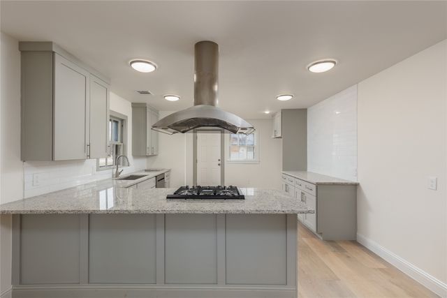 833 W Live Oak Street, Jacksboro, TX 76458