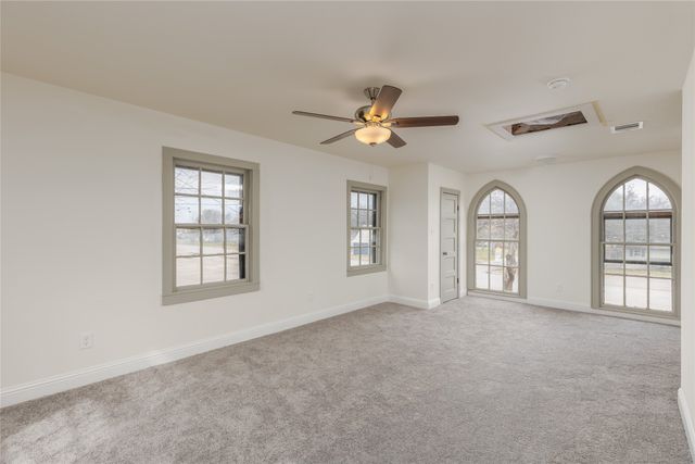 833 W Live Oak Street, Jacksboro, TX 76458