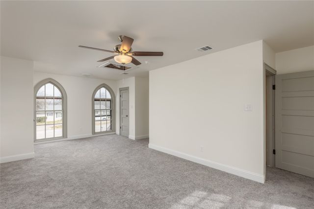 833 W Live Oak Street, Jacksboro, TX 76458