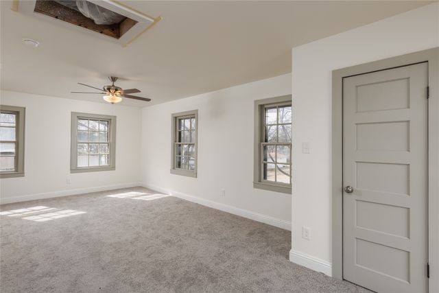 833 W Live Oak Street, Jacksboro, TX 76458