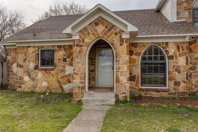 833 W Live Oak Street, Jacksboro, TX 76458