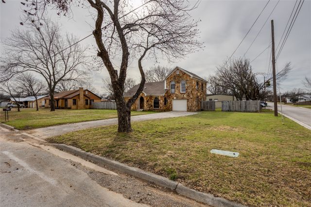 833 W Live Oak Street, Jacksboro, TX 76458