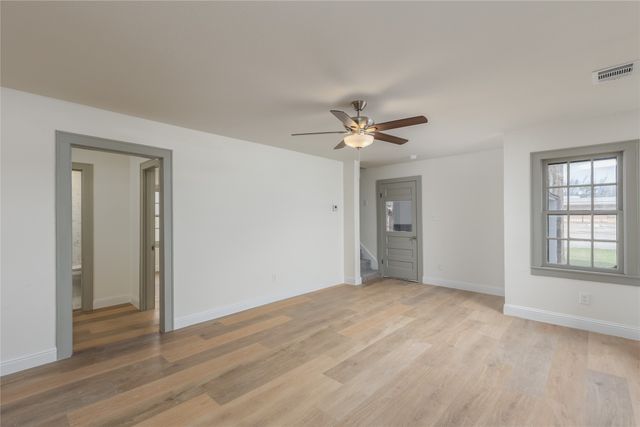 833 W Live Oak Street, Jacksboro, TX 76458