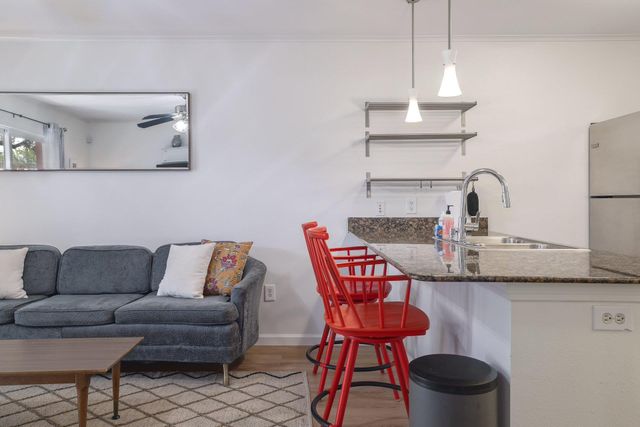 1422 Collier ST 105, Austin, TX 78704