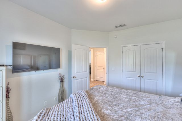 3652 Stormy Ln, Rockvale, TN 37153