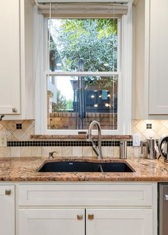 902 W 18th ST B, Austin, TX 78701