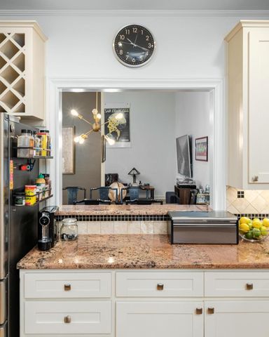 902 W 18th ST B, Austin, TX 78701