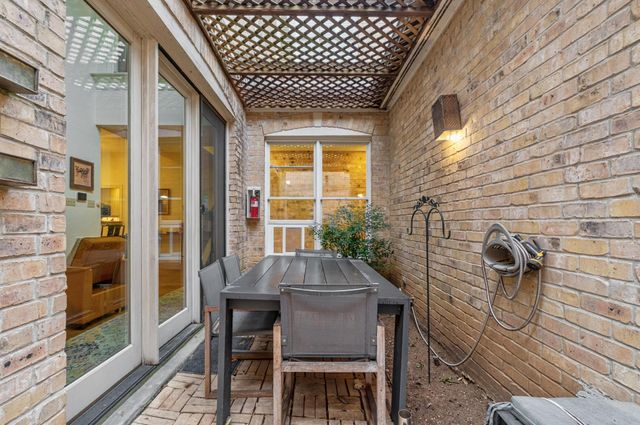 902 W 18th ST B, Austin, TX 78701