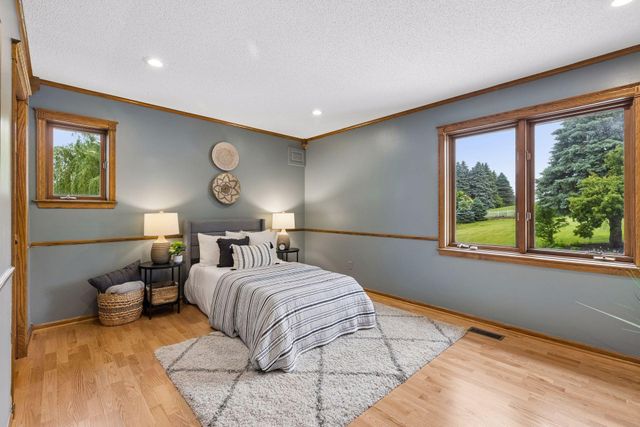 75 Apple Orchard Road, Dellwood, MN 55110