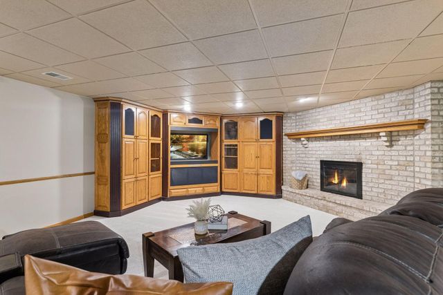 75 Apple Orchard Road, Dellwood, MN 55110
