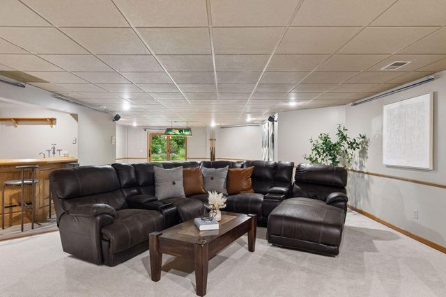 75 Apple Orchard Road, Dellwood, MN 55110