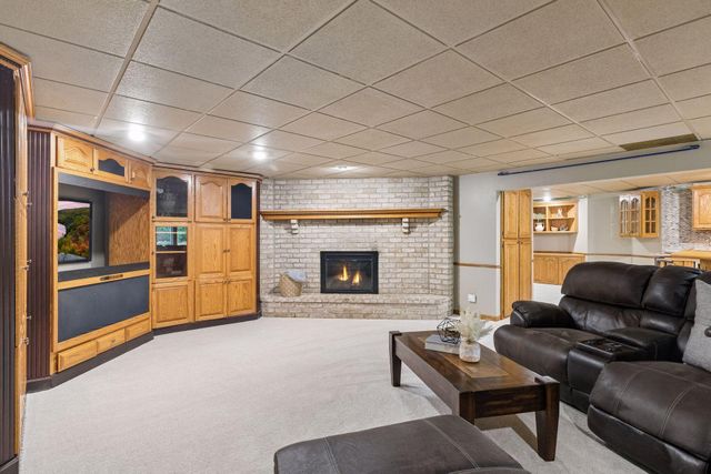 75 Apple Orchard Road, Dellwood, MN 55110