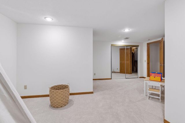 75 Apple Orchard Road, Dellwood, MN 55110