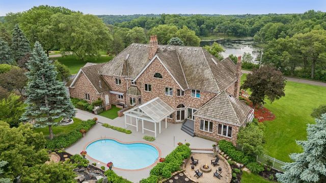 75 Apple Orchard Road, Dellwood, MN 55110