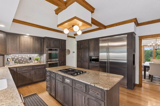 75 Apple Orchard Road, Dellwood, MN 55110