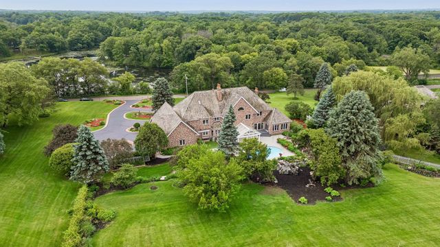 75 Apple Orchard Road, Dellwood, MN 55110