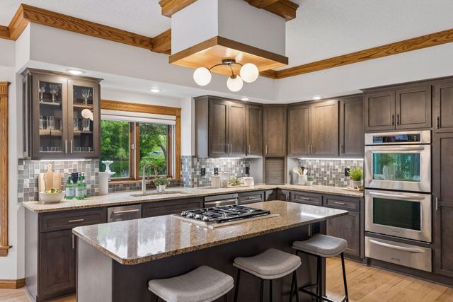 75 Apple Orchard Road, Dellwood, MN 55110