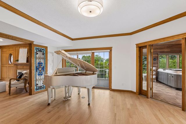 75 Apple Orchard Road, Dellwood, MN 55110