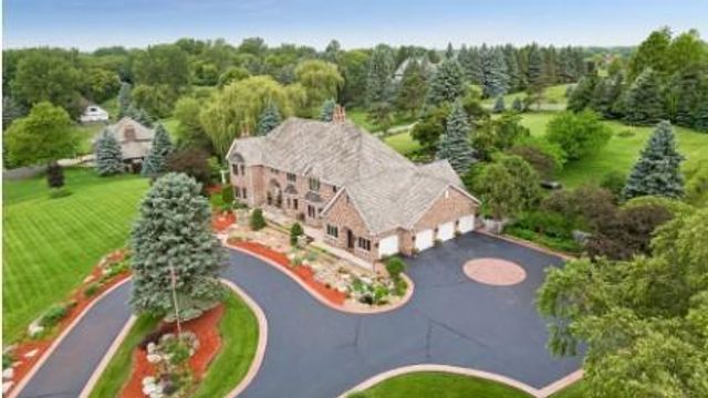75 Apple Orchard Road, Dellwood, MN 55110