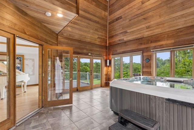 75 Apple Orchard Road, Dellwood, MN 55110