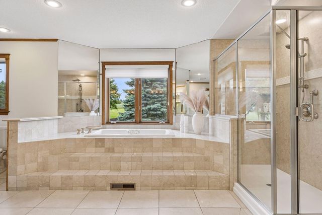 75 Apple Orchard Road, Dellwood, MN 55110