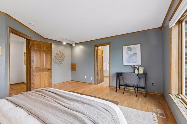 75 Apple Orchard Road, Dellwood, MN 55110