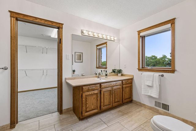75 Apple Orchard Road, Dellwood, MN 55110