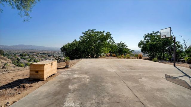 7204 Leedom Drive, Highland, CA 92346