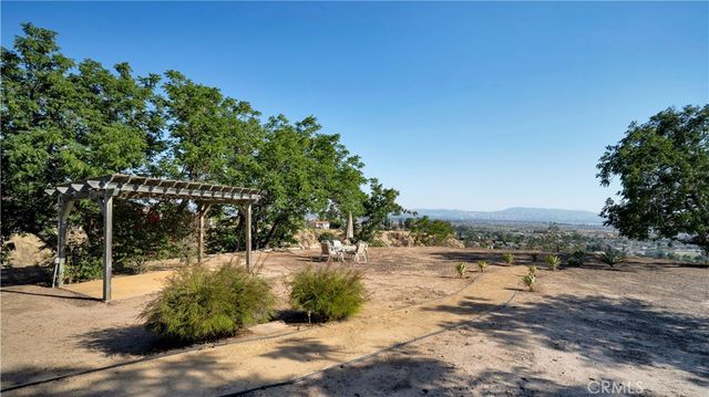 7204 Leedom Drive, Highland, CA 92346