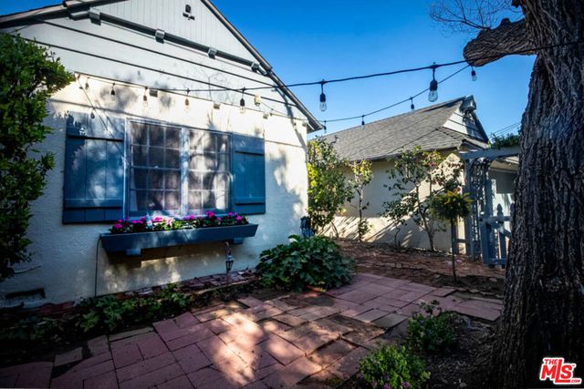 12056 Laurel Terrace Drive, Studio City, CA 91604