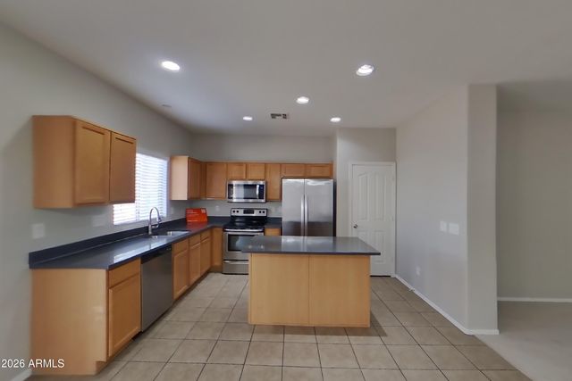 8014 W LUMBEE Street, Phoenix, AZ 85043