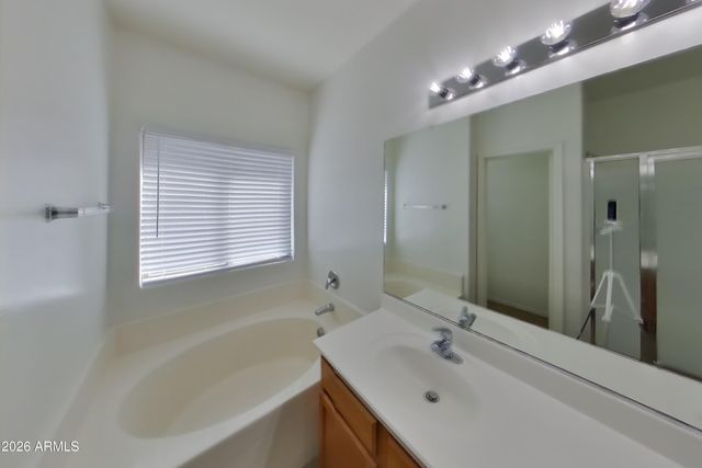 8014 W LUMBEE Street, Phoenix, AZ 85043