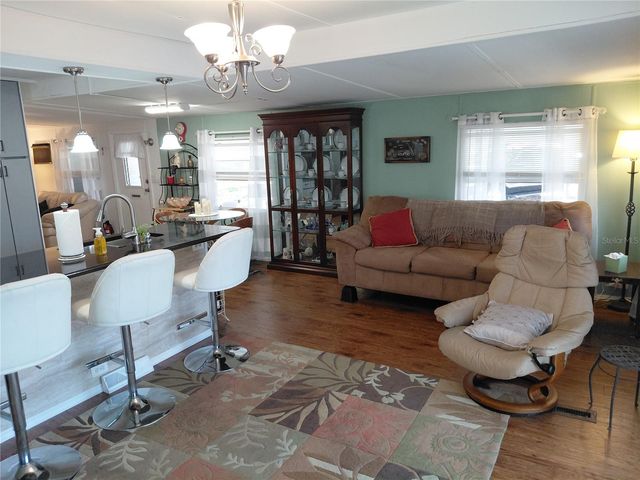 980 7TH STREET NW 1, Largo, FL 33770