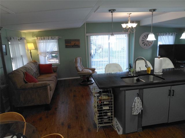 980 7TH STREET NW 1, Largo, FL 33770