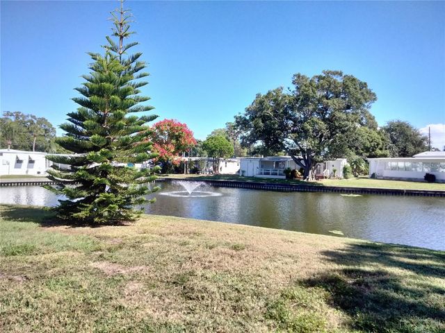 980 7TH STREET NW 1, Largo, FL 33770