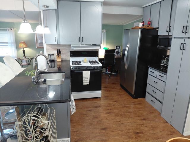 980 7TH STREET NW 1, Largo, FL 33770