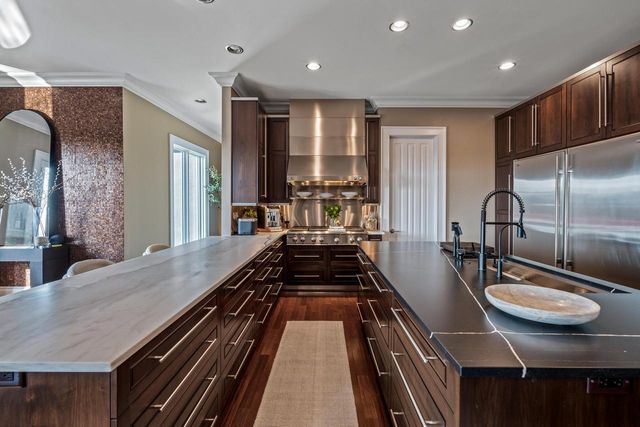 S17W28902 Price COURT, Waukesha, WI 53188