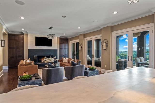 S17W28902 Price COURT, Waukesha, WI 53188