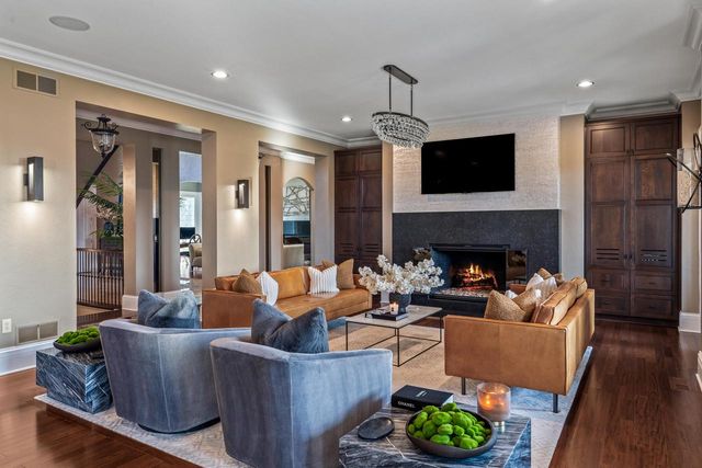 S17W28902 Price COURT, Waukesha, WI 53188