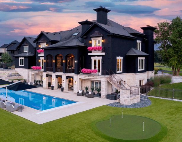 S17W28902 Price COURT, Waukesha, WI 53188