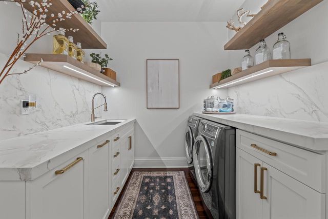 S17W28902 Price COURT, Waukesha, WI 53188