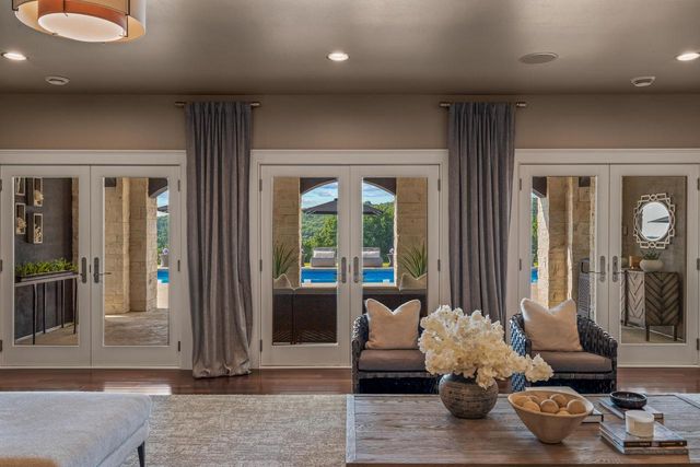 S17W28902 Price COURT, Waukesha, WI 53188