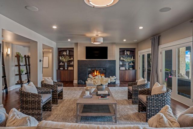 S17W28902 Price COURT, Waukesha, WI 53188